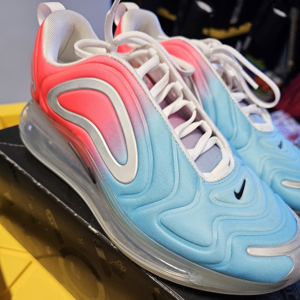 Nike Air Max 720, 9.5, blue pink
